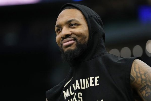 Spears: Lillard nhảy với sự phấn khích. Tiền không quan trọng đối với anh ta. Về nhà và chữa bệnh là quan trọng.
