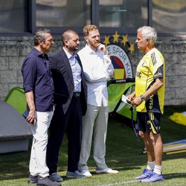Mourinho được coi là một công cụ một lần nữa. Brown, người đã ở trong miệng, đã lấy hợp đồng và đến Milan để tăng giá.